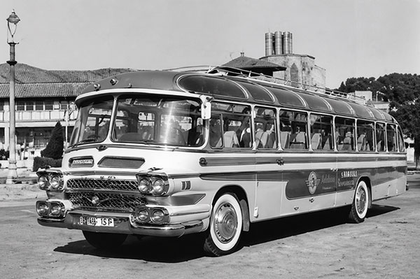 El primer Autobús