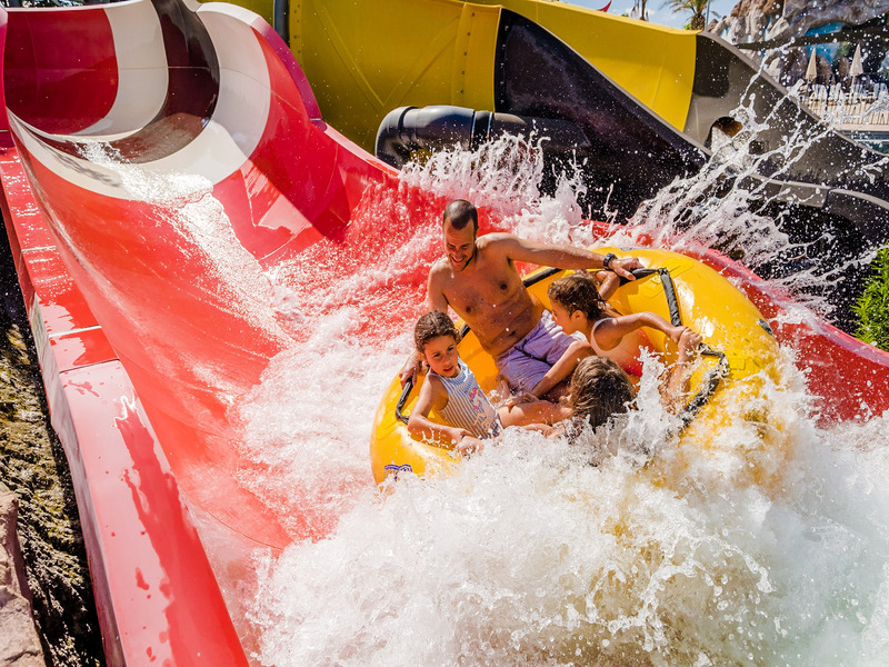 Full day at Parque Warner and Warner Beach with bus transfer from Príncipe Pío